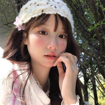 她来到我身边
